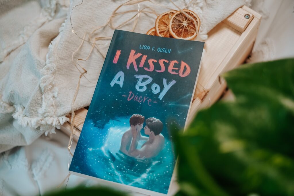 I kissed a boy - Dacre, Selfpublishing, Queerbooks, Romance, Pridebooks, queer, Lisa F. Olsen, Bisexuell, Schwul, Sich outen, New Adult