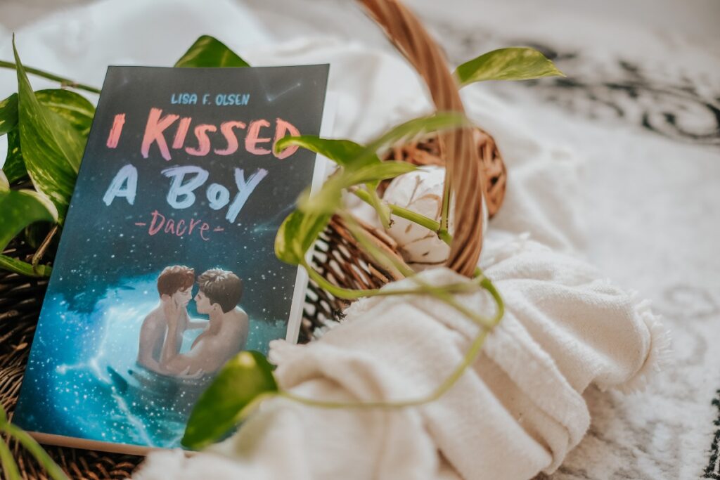 I kissed a boy - Dacre, Selfpublishing, Queerbooks, Romance, Pridebooks, queer, Lisa F. Olsen, Bisexuell, Schwul, Sich outen, New Adult
