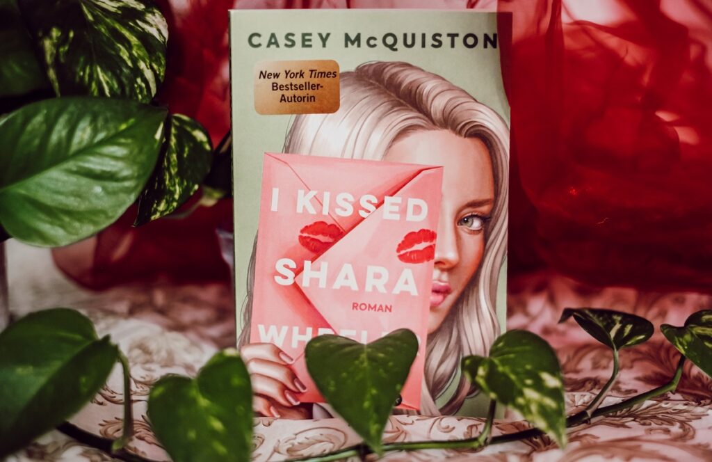 Queerbooks, Romance, Droemer Knaur, Casey McQuiston, I kissed Shara Wheeler, Pridebooks, queer, Newe York Bestseller Autorin, Chloe Green, Royal Blue, Young-Romance-Liebesroman