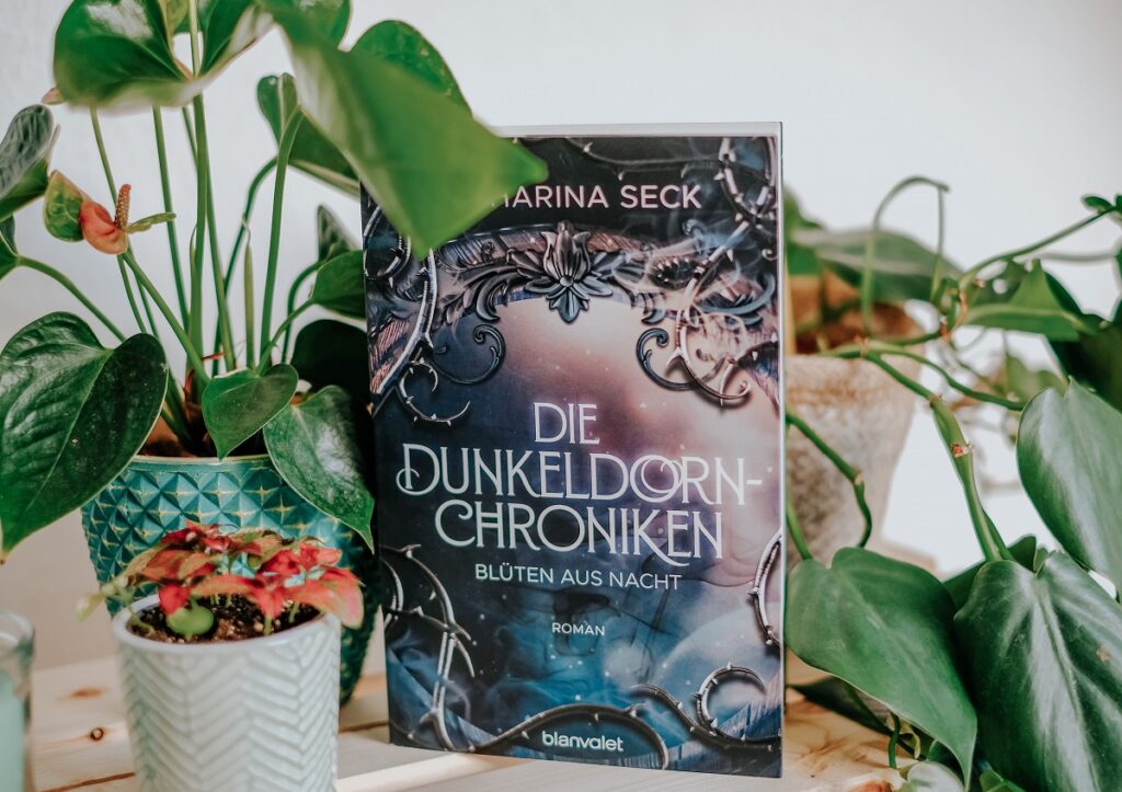 „Die Dunkeldorn Chroniken – Blüten aus Nacht“, Dunkeldron Chroniken, Blüten aus der Nacht, Band 1, Katharina Seck, Blanvalet Verlag, Fantasy Books, Magie, Pflanzen Magie, Opal