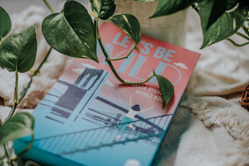 „Let's be wild“, New-Adult, New York, Anabelle Stehl, Nicole Böhm, Shae, Tyler, Eve, Freundschaft, Traum, über sich hinaus wachsen, nicht leicht, Lebenstraum, Influencer Agentur, Fotografin, Harpercollins Verlag