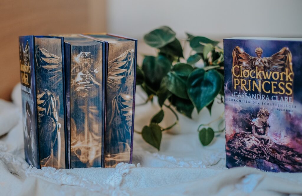 „Clockwork Princess“, Schattenjäger-Trilogie, Cassandra Clare, Goldmann Verlag, Mystery, Tessa, Will, Jem, Clockwork Prince, Clockwork Angel, Bücherbüchse Farbschnitt, Neuauflage