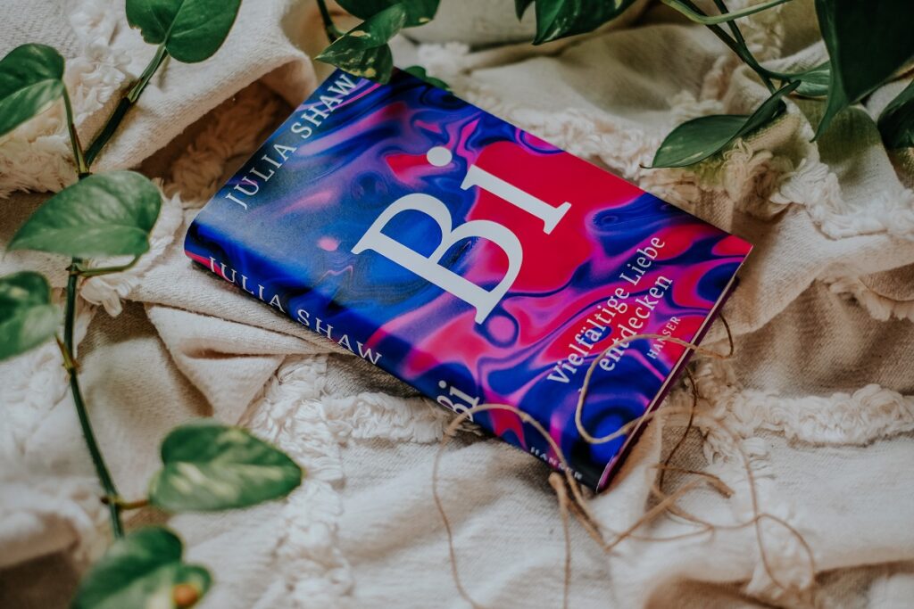 Bi, Julia Shaw, Hanser Verlag, "Bi - Vielfältige Liebe entdecken", Queerbooks, Romance, Pridebooks, queer, Bisexuell, Sich outen, ISBN 978-3-446-27293-4
