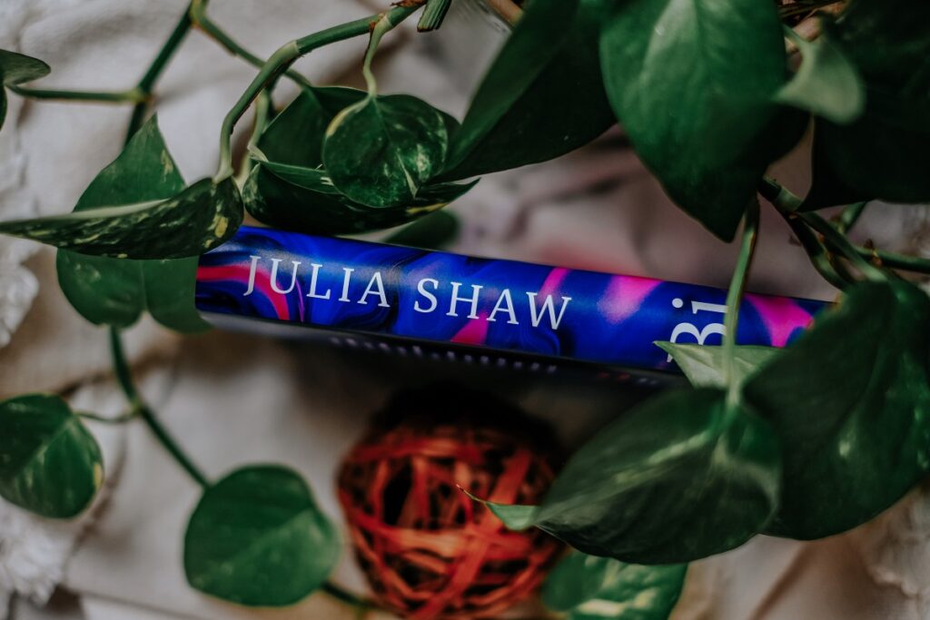 Bi, Julia Shaw, Hanser Verlag, "Bi - Vielfältige Liebe entdecken", Queerbooks, Romance, Pridebooks, queer, Bisexuell, Sich outen, ISBN 978-3-446-27293-4