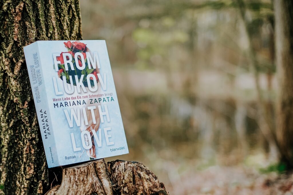 „From Lukov with Love“, Mariana Zapata, Blanvalet Verlag, Enemies to Lovers Trope, Fairyloot, Originalverlag: Headline London 2022, ISBN: 978-3-7341-1324-6, Romance, Lovestory, Liebesgeschichte, Eiskunstlaufen, Wintersport, Winter, Übersetzt von Anika Klüver, Slow-burn-romance, slow burn